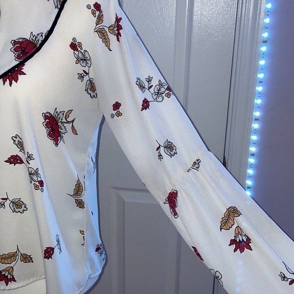 Eyeshadow tie neck floral long sleeve winter blouse. Small - Picture 5 of 6